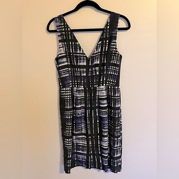 Banana Republic sleeveless surplice v-neck dress - Picture 2 of 5